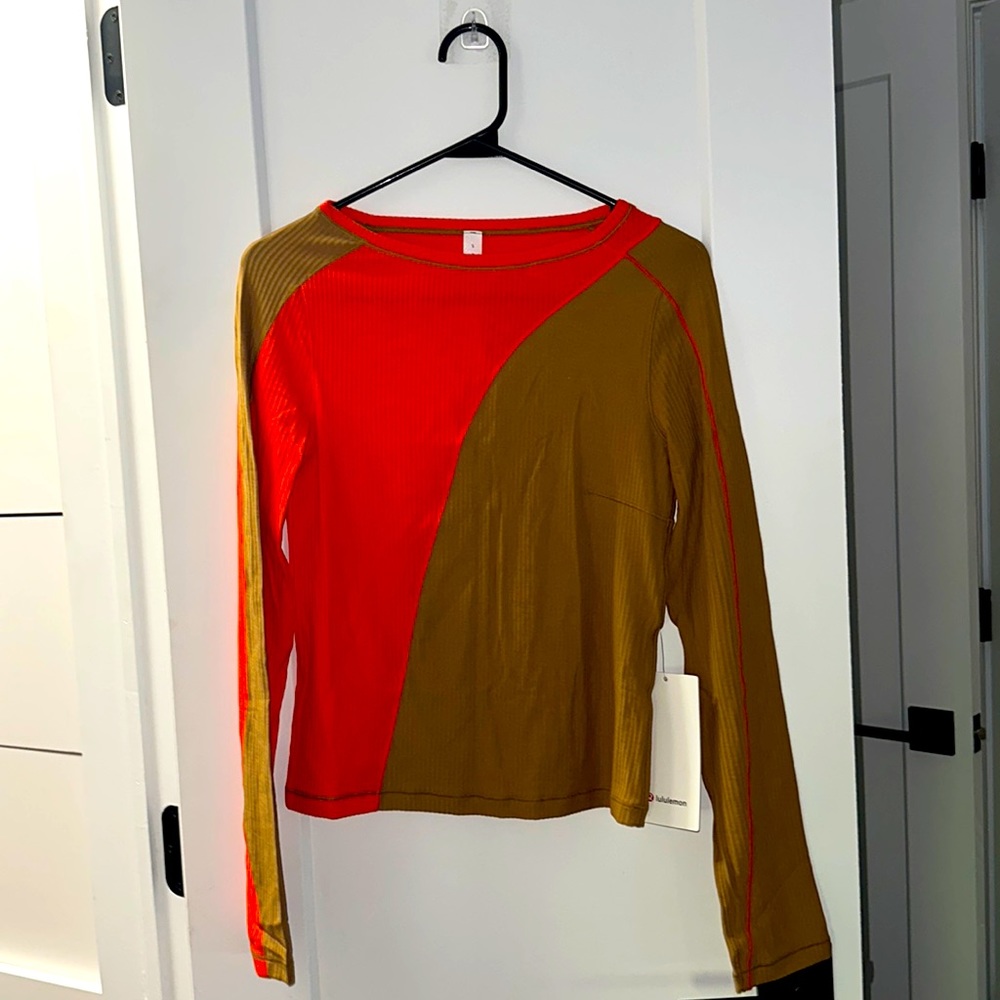 Lulumemon Asymmetrical Ribbed Cotton Long Sleeve shirt. Size small. Unworn.